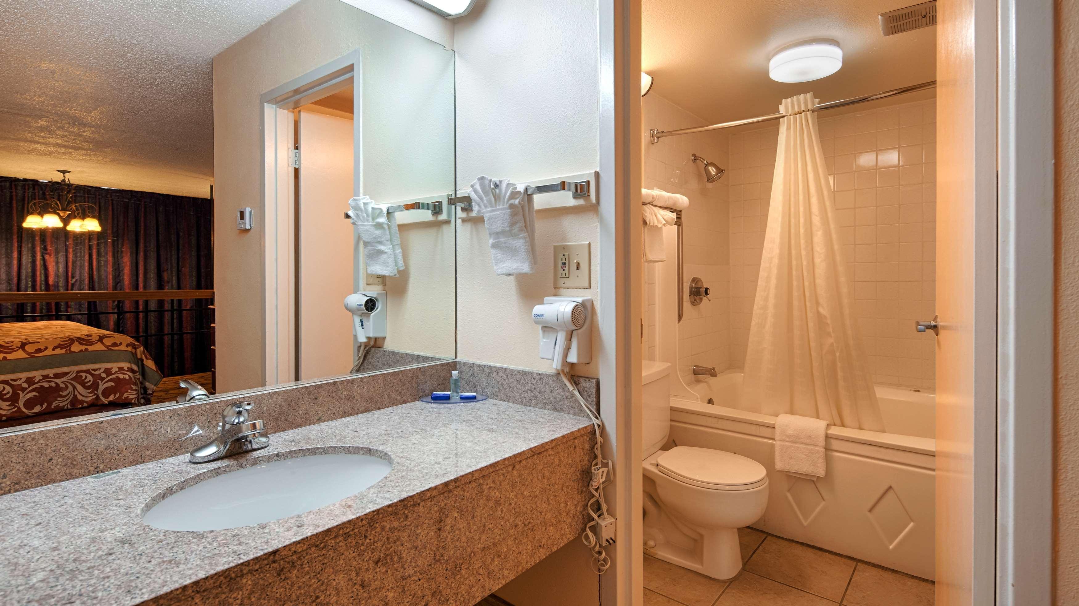 Best Western Tulsa Airport Экстерьер фото