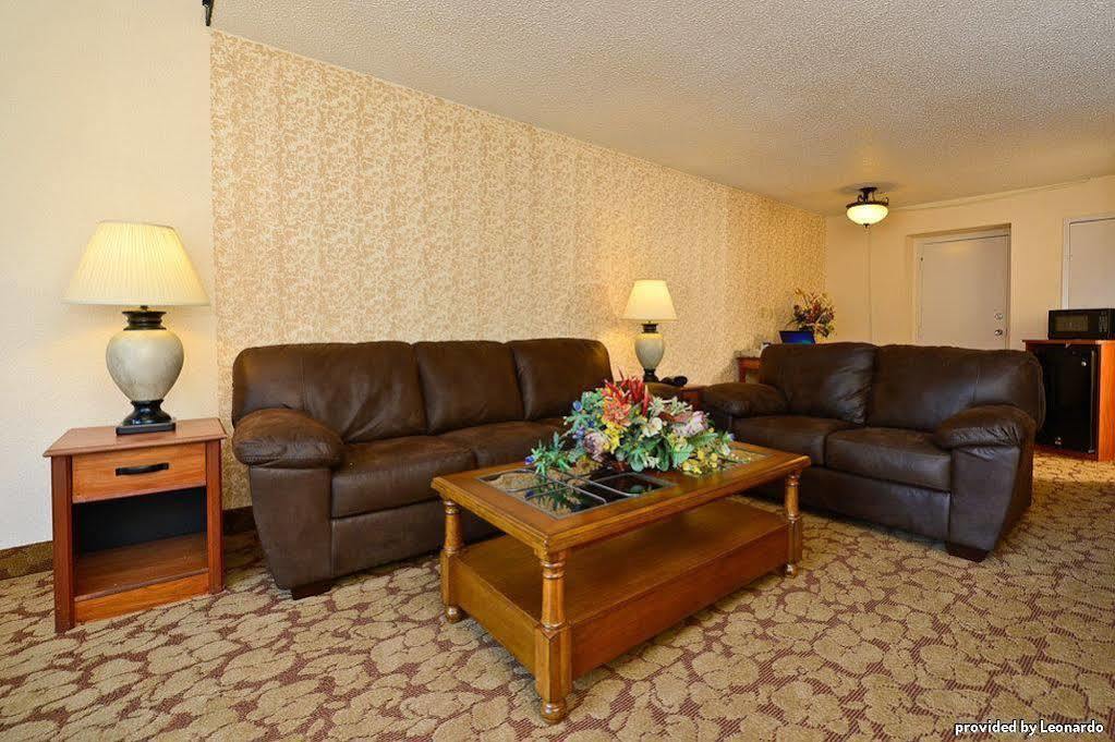 Best Western Tulsa Airport Интерьер фото